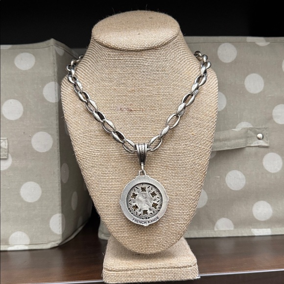 Elegant Silver and brass Pendant Necklace - Picture 2 of 2